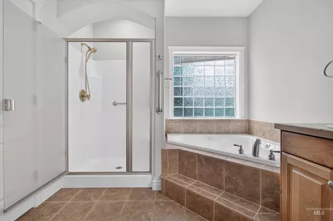 Bath - 15592 Eclipse Dr, Caldwell, ID 83607 photo 2 of 3