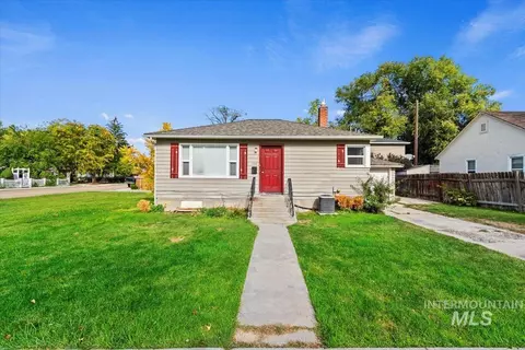 1104 E Dewey, Nampa, ID 83686
