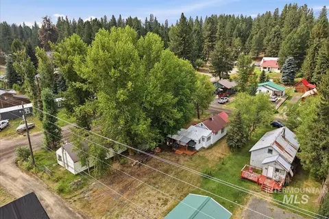 View/Area - 210 S Idaho St, Cascade, ID 83611 photo 1 of 3