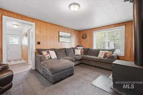 Living - 210 S Idaho St, Cascade, ID 83611 photo 1 of 1