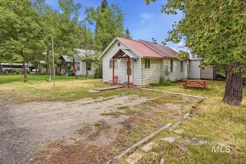 Exterior - 210 S Idaho St, Cascade, ID 83611 photo 2 of 3