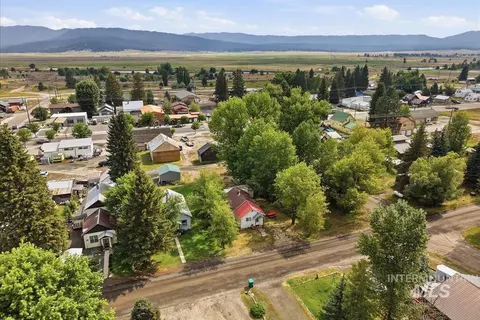 View/Area - 210 S Idaho St, Cascade, ID 83611 photo 2 of 3