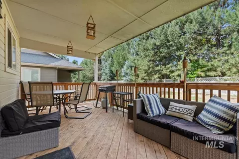 Exterior - 985 N Shadowridge Ave, Eagle, ID 83616 photo 7 of 7
