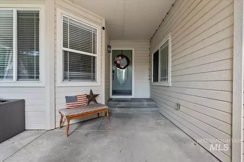 Exterior - 985 N Shadowridge Ave, Eagle, ID 83616 photo 4 of 7