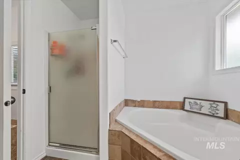 Bath - 985 N Shadowridge Ave, Eagle, ID 83616 photo 1 of 4
