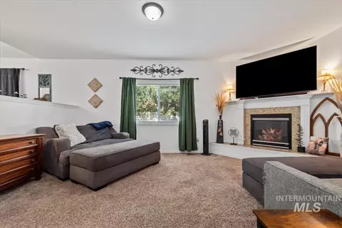 Living - 985 N Shadowridge Ave, Eagle, ID 83616 photo 2 of 2