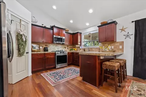 Kitchen - 985 N Shadowridge Ave, Eagle, ID 83616 photo 1 of 3
