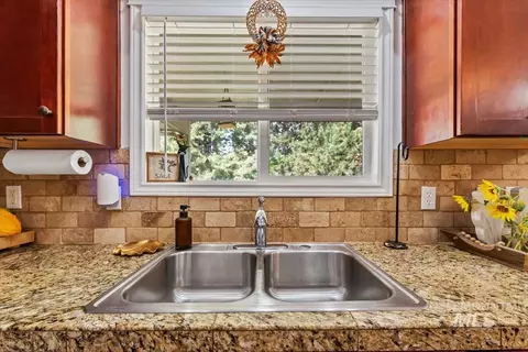 Kitchen - 985 N Shadowridge Ave, Eagle, ID 83616 photo 3 of 3