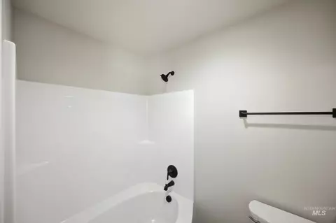 Bath - 5284 W Evita Ct, Eagle, ID 83616 photo 2 of 3