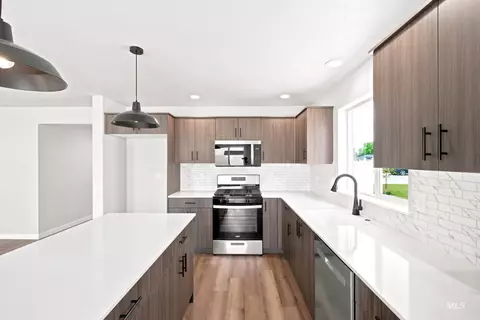 Kitchen - 7362 W Newtown Dr, Eagle, ID 83616 photo 3 of 3