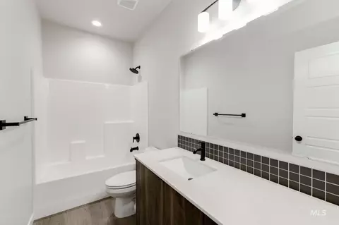 Bath - 7489 W Newtown Dr, Eagle, ID 83616 photo 1 of 2