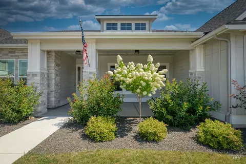 Exterior - 3096 Wingspan Way, Eagle, ID 83616 photo 5 of 10