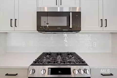 Kitchen - 760 S Calhoun Ln, Star, ID 83669 photo 4 of 5