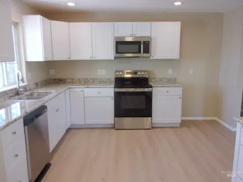 Kitchen - 1629 Sand Rd, Weiser, ID 83672 photo 2 of 2