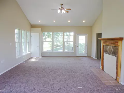 Living - 1629 Sand Rd, Weiser, ID 83672 photo 4 of 7