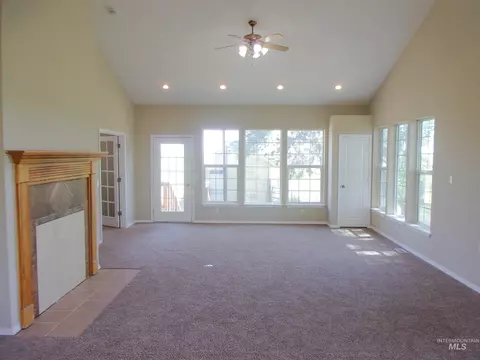 Living - 1629 Sand Rd, Weiser, ID 83672 photo 5 of 7