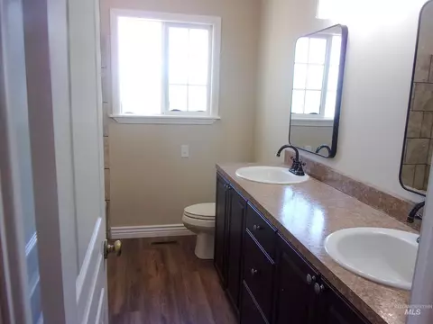 Bath - 1629 Sand Rd, Weiser, ID 83672 photo 2 of 4