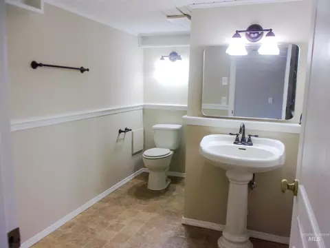 Bath - 1629 Sand Rd, Weiser, ID 83672 photo 3 of 4