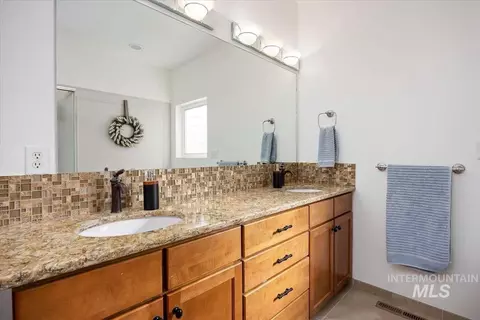 Bath - 116 Doral Dr, Jerome, ID 83338 photo 1 of 1