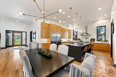 Dining - 2972 N Ballantyne Ln, Eagle, ID 83616 photo 3 of 3