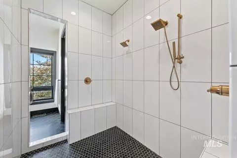 Bath - 2972 N Ballantyne Ln, Eagle, ID 83616 photo 4 of 8