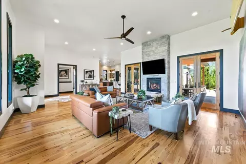 Living - 2972 N Ballantyne Ln, Eagle, ID 83616 photo 4 of 5