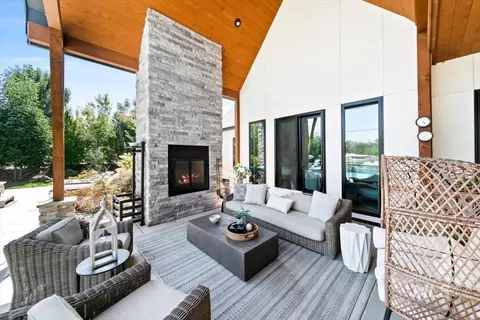 Exterior - 2972 N Ballantyne Ln, Eagle, ID 83616 photo 4 of 6