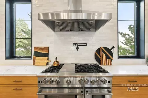 Kitchen - 2972 N Ballantyne Ln, Eagle, ID 83616 photo 3 of 5