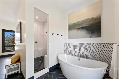 Bath - 2972 N Ballantyne Ln, Eagle, ID 83616 photo 3 of 8