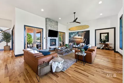 Living - 2972 N Ballantyne Ln, Eagle, ID 83616 photo 3 of 5