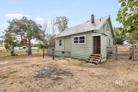 Exterior - 1888 E 2900 S, Wendell, ID 83355 photo 9 of 10