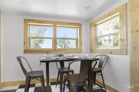 Dining - 1888 E 2900 S, Wendell, ID 83355 photo 1 of 1