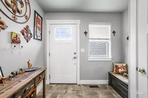 Entry Way - 813 Hawk Ct, Jerome, ID 83338 photo 1 of 3