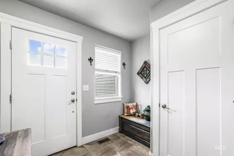 Entry Way - 813 Hawk Ct, Jerome, ID 83338 photo 2 of 3