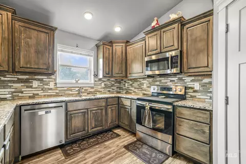 Kitchen - 813 Hawk Ct, Jerome, ID 83338 photo 3 of 3