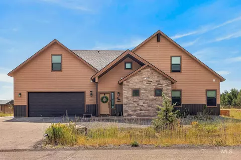 13102 Hawks Bay Rd, Donnelly, ID 83615