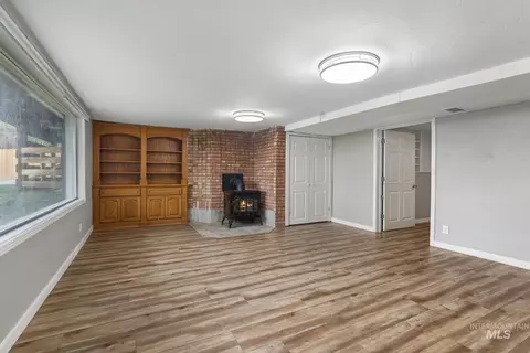 Living - 214 E 16th Ave, Jerome, ID 83338 photo 6 of 6