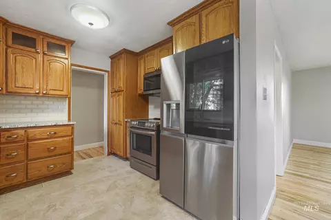 Kitchen - 214 E 16th Ave, Jerome, ID 83338 photo 2 of 5