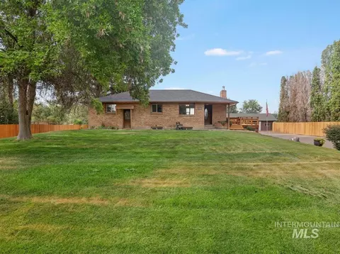 Exterior - 214 E 16th Ave, Jerome, ID 83338 photo 1 of 17