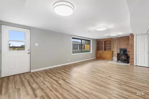 Living - 214 E 16th Ave, Jerome, ID 83338 photo 5 of 6