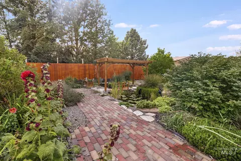Exterior - 214 E 16th Ave, Jerome, ID 83338 photo 7 of 17
