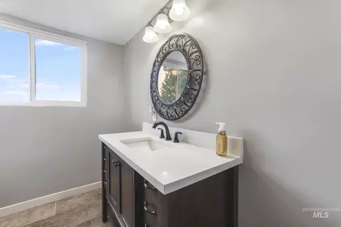 Bath - 214 E 16th Ave, Jerome, ID 83338 photo 3 of 4