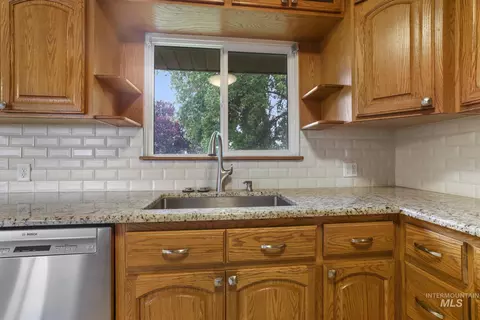 Kitchen - 214 E 16th Ave, Jerome, ID 83338 photo 3 of 5