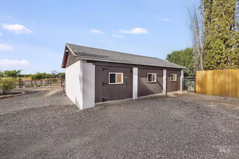 Exterior - 214 E 16th Ave, Jerome, ID 83338 photo 5 of 17