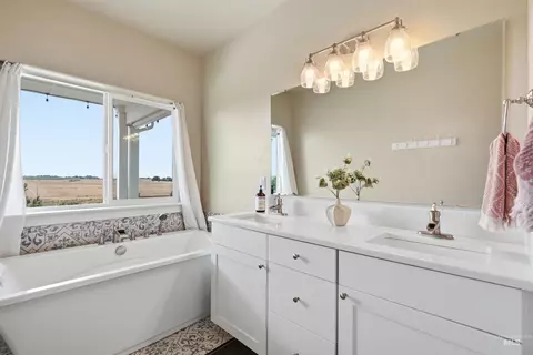 Bath - 7490 El Paso Rd, Caldwell, ID 83607 photo 2 of 4