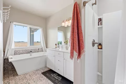 Bath - 7490 El Paso Rd, Caldwell, ID 83607 photo 1 of 4