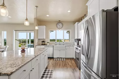 Kitchen - 7490 El Paso Rd, Caldwell, ID 83607 photo 3 of 4