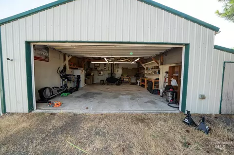 Exterior - 712 3rd Ave, Nezperce, ID 83543 photo 2 of 7