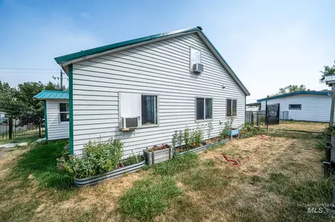 Exterior - 712 3rd Ave, Nezperce, ID 83543 photo 3 of 7