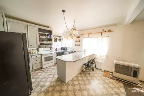 Kitchen - 712 3rd Ave, Nezperce, ID 83543 photo 1 of 3